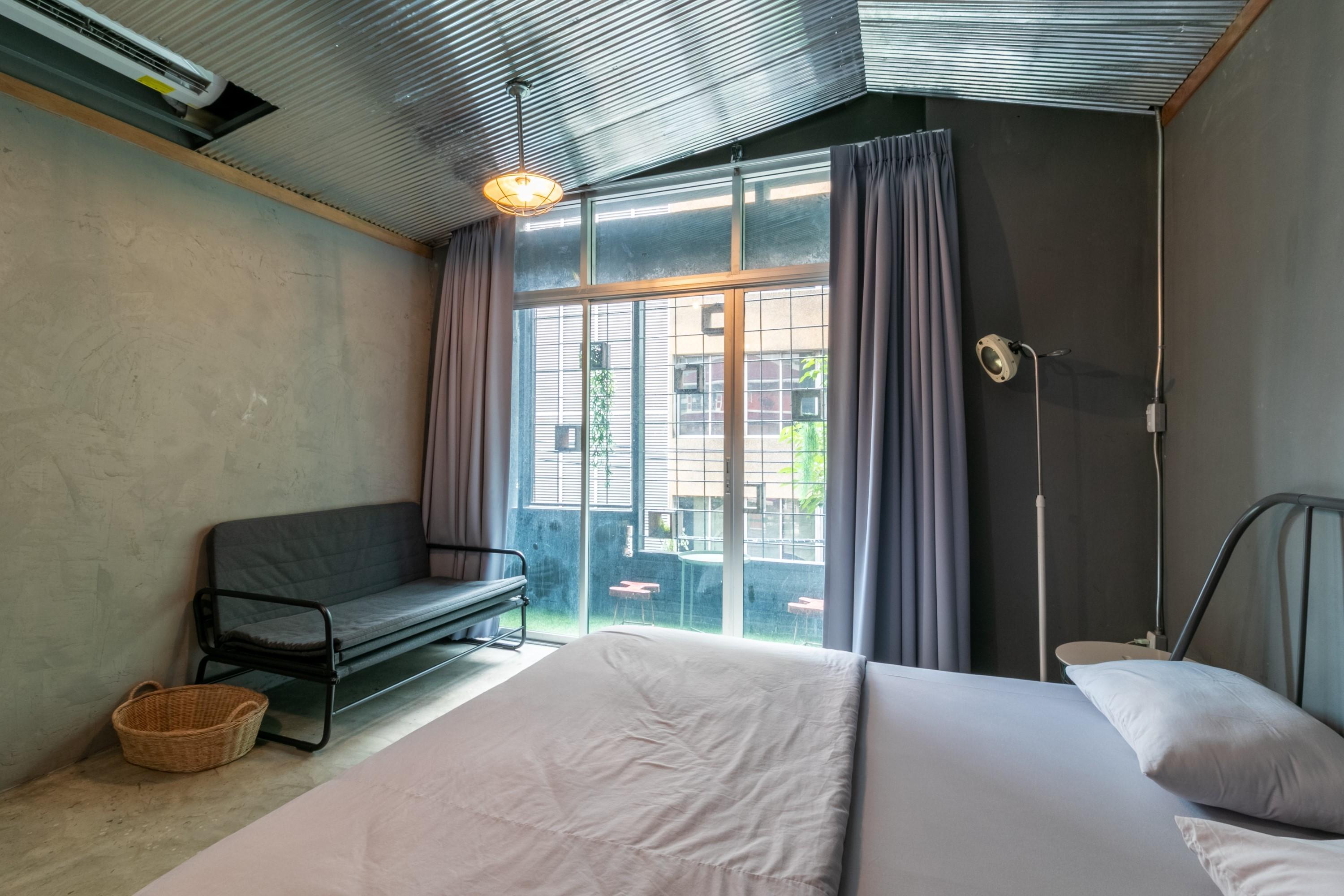 Zhelter'Bkk Pansiyon Bangkok Dış mekan fotoğraf