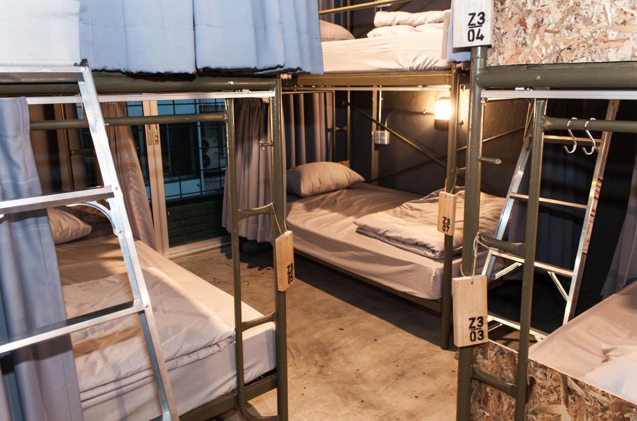 Zhelter'Bkk Pansiyon Bangkok Dış mekan fotoğraf