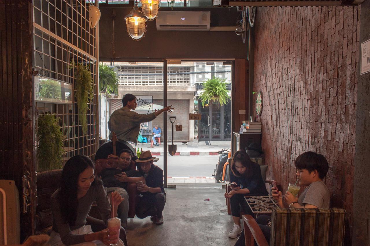 Zhelter'Bkk Pansiyon Bangkok Dış mekan fotoğraf