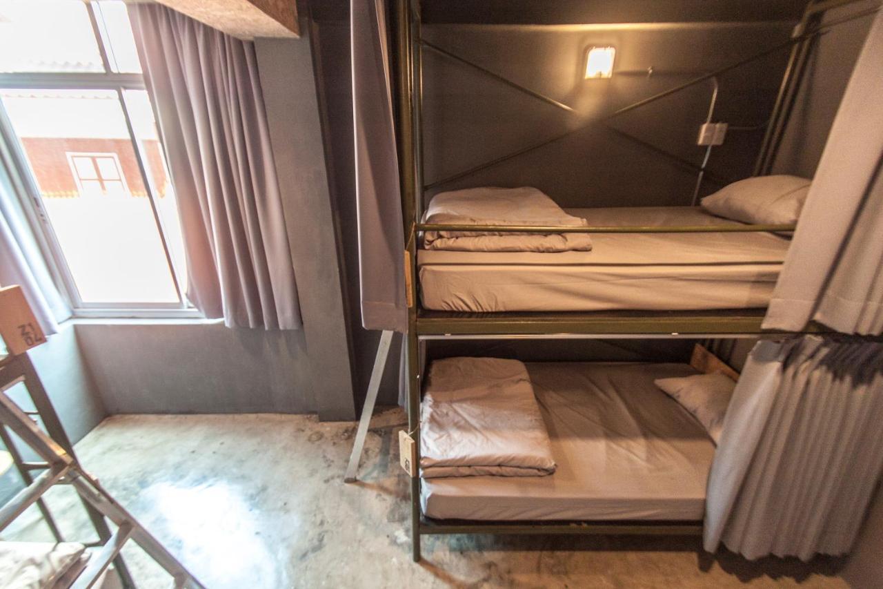Zhelter'Bkk Pansiyon Bangkok Dış mekan fotoğraf